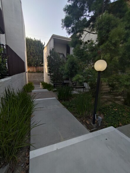 Building Photo - 5950 Canterbury Dr