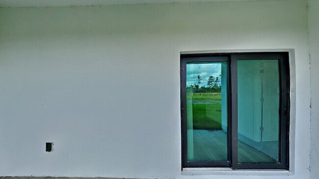 Building Photo - 4028 SW 7th Pl