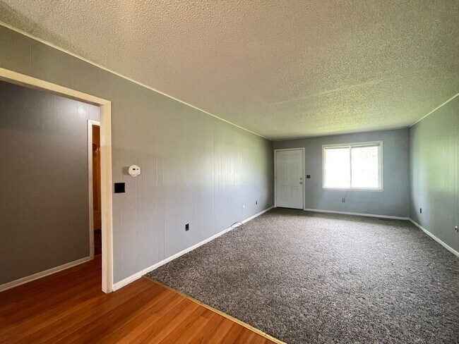 Building Photo - 5364 S Hutchinson Ave
