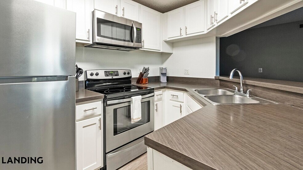 Building Photo - 10263 Whispering Forest Dr