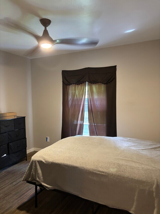 Room # 2 - 520 Benton Dr