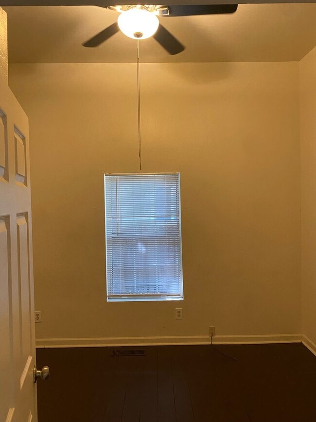 Building Photo - Newly remodeled