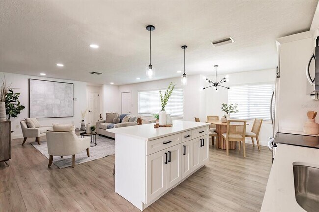 Building Photo - 3316 Port Charlotte Blvd