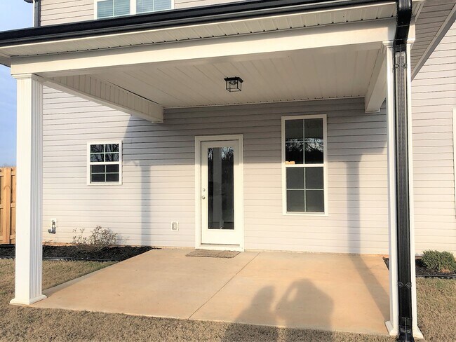 Building Photo - 902 Chesford Dr