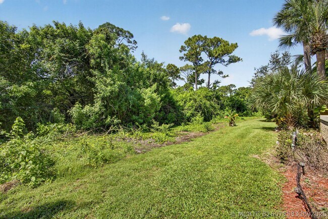 Building Photo - 1628 SE Green Acres Cir
