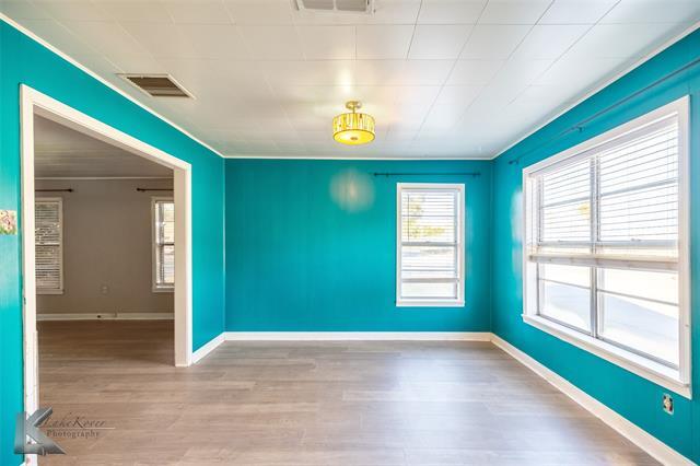 Building Photo - 301 S Mockingbird Ln