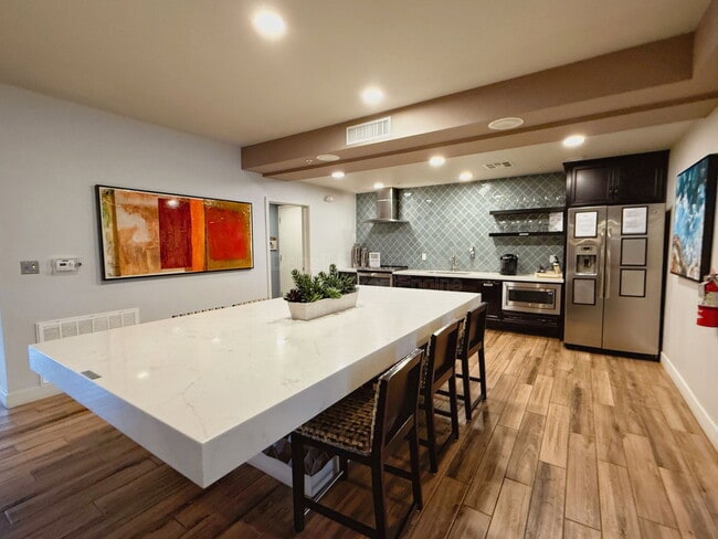 Building Photo - 2511 W Queen Creek Rd