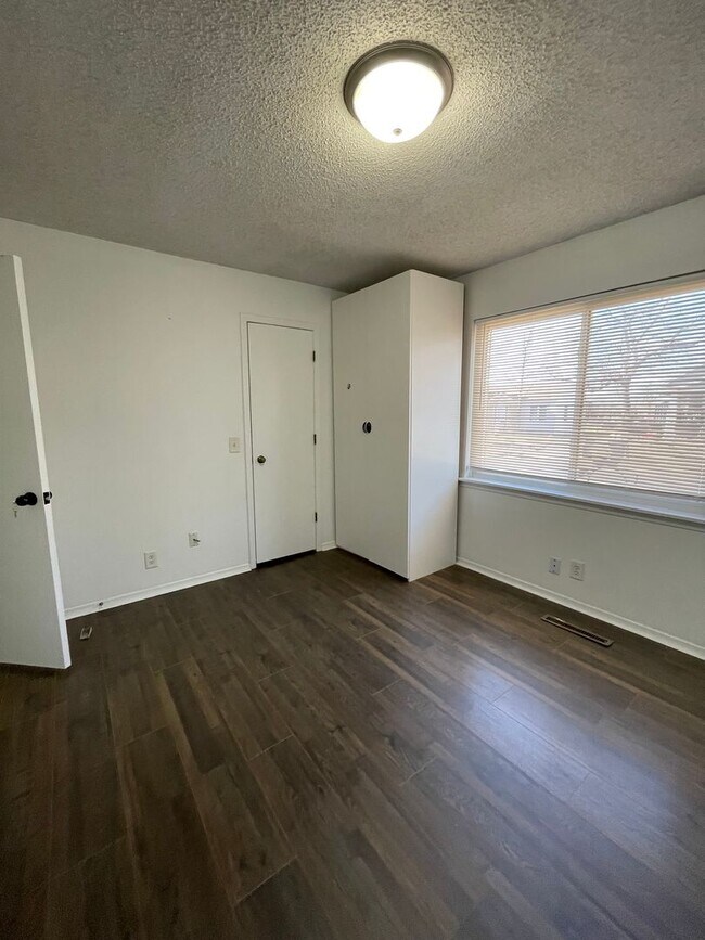 Building Photo - 618 Wilson St