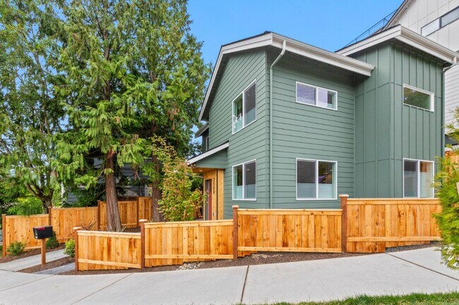 Building Photo - 2bd/1.75ba Seattle Home