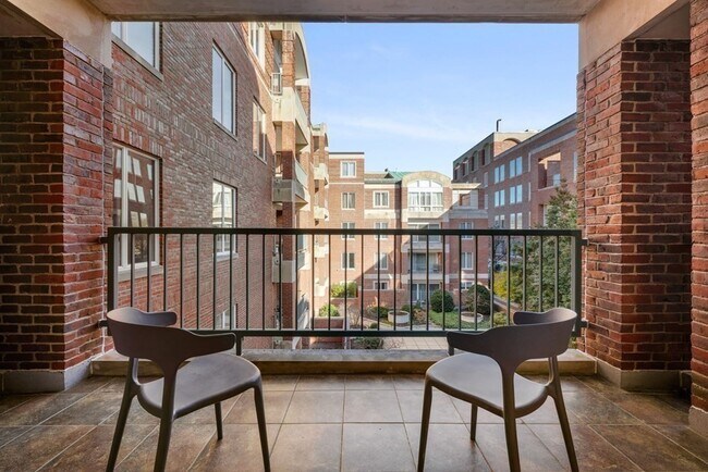 Building Photo - 130 Mt Auburn St