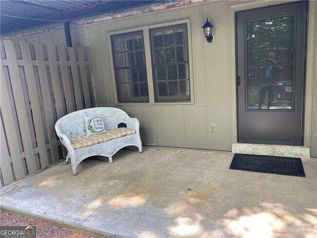 Building Photo - 3095 Colonial Way