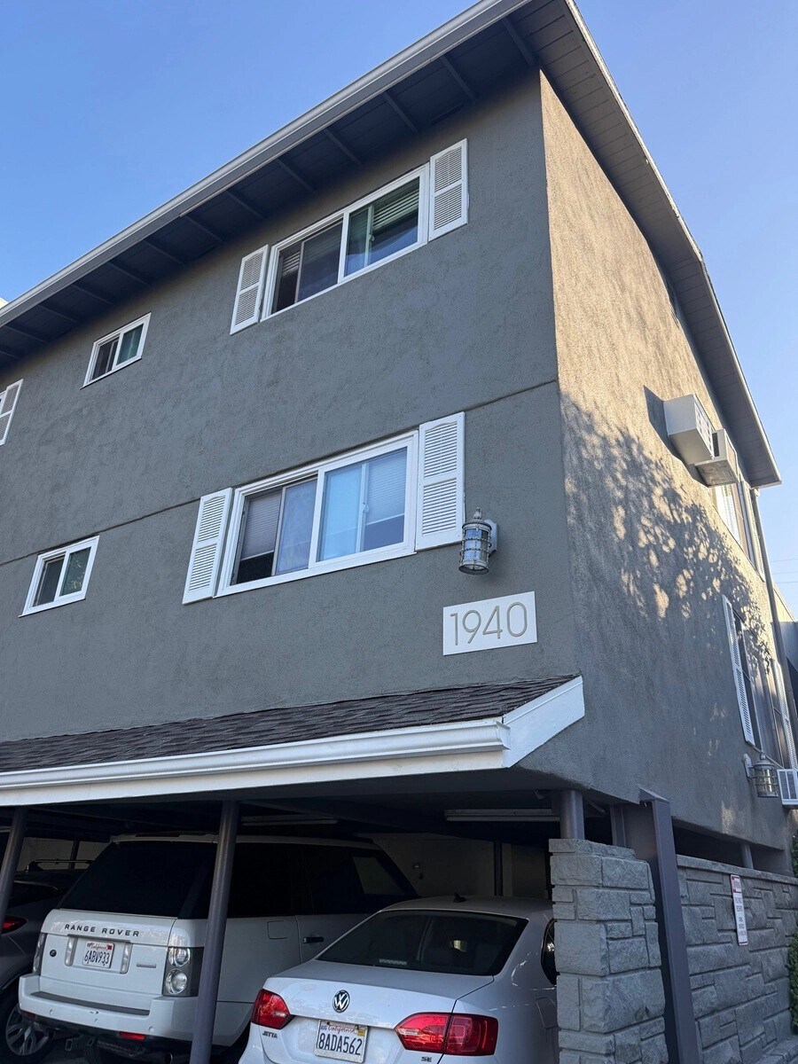 Building Photo - 1940 S Beverly Glen Blvd