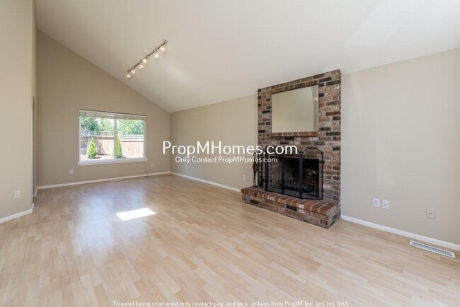 Building Photo - Charming Three Bedroom Home in West Beaver...