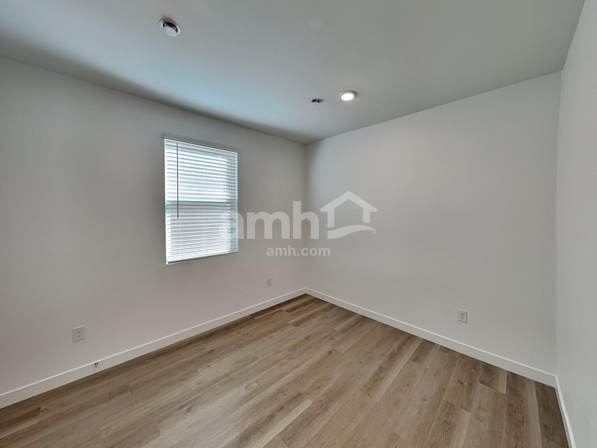 Building Photo - 9567 E Harkes Dr