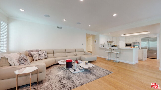 Building Photo - 4950 Densmore Ave