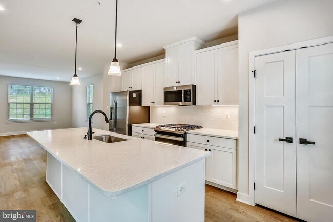 Building Photo - 19753 Grn Vlg Dr