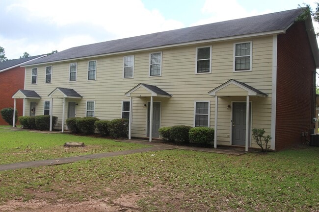 Building Photo - 2700 Doncaster Dr