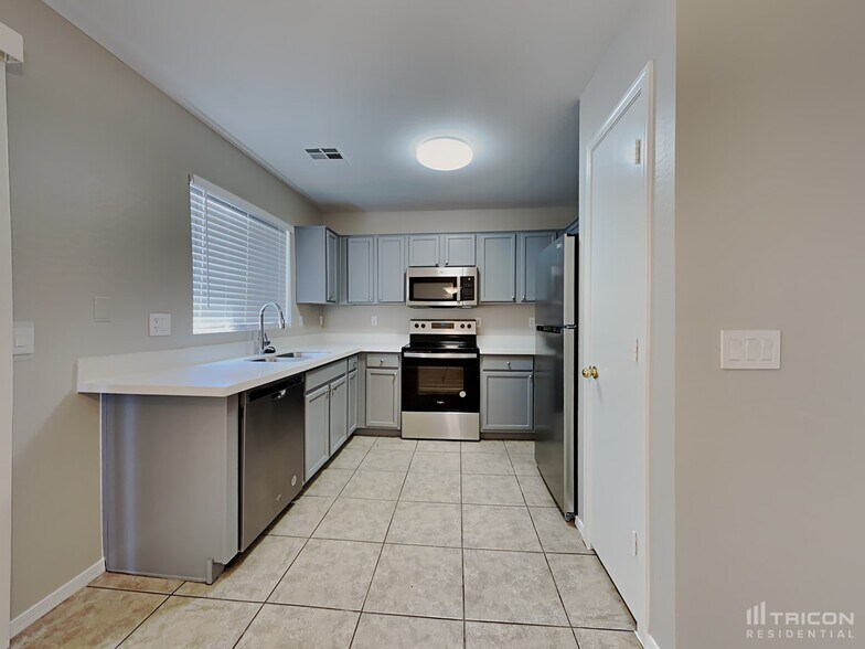 Building Photo - 23377 W Cocopah St