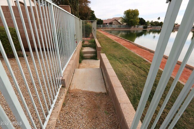 Building Photo - 11217 W Edgemont Ave