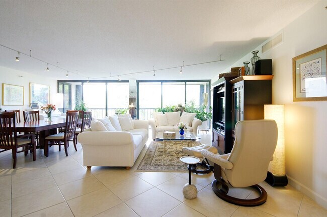 Building Photo - 2480 Presidential Way