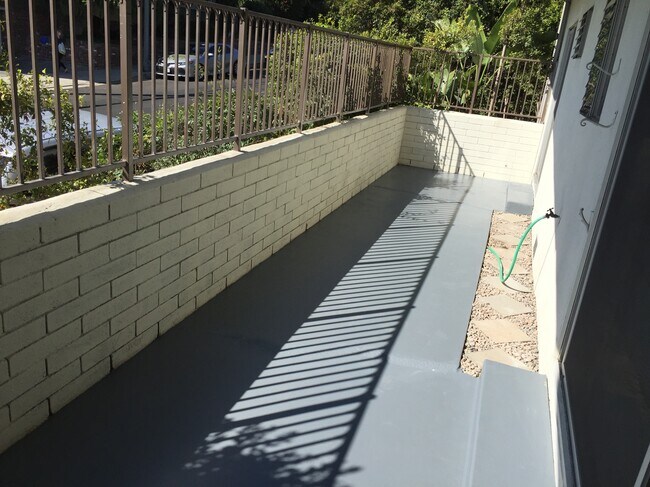 Building Photo - 3400 Club Dr