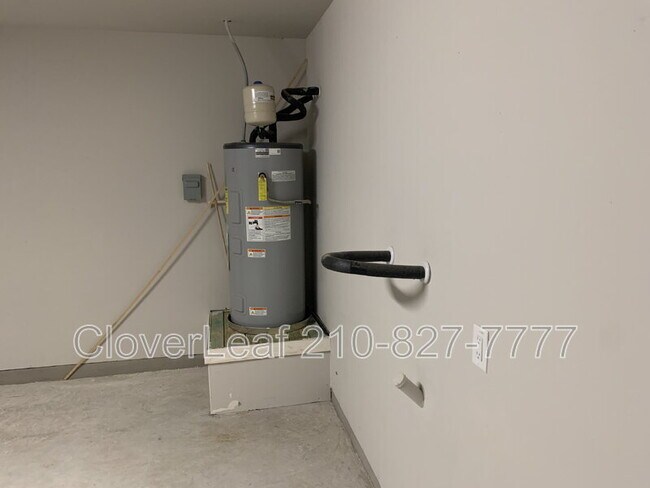 Building Photo - 708 Stonemanor Bay