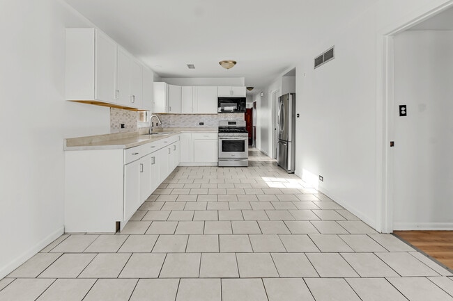 Building Photo - 403 Prairie Ave