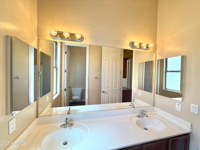 Building Photo - 12816 W Vista Paseo Dr