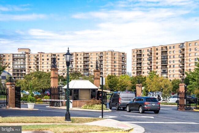 Building Photo - 8360 Greensboro Dr
