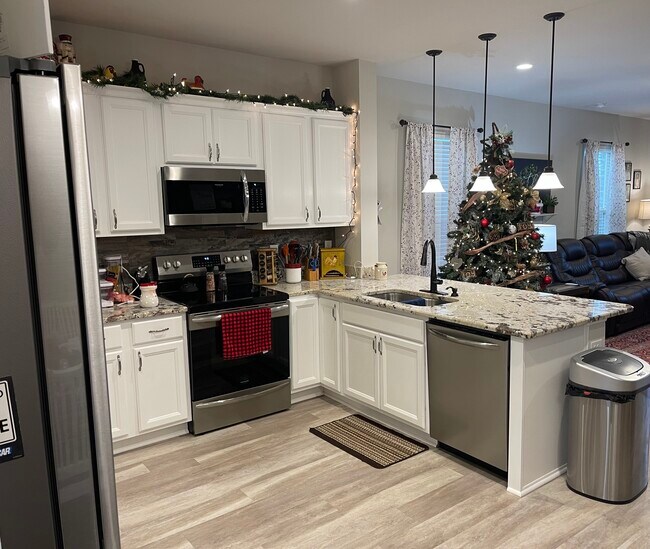 Kitchen - 1000 Dalton Cir