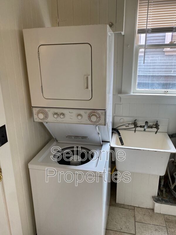 Building Photo - 754 55th St