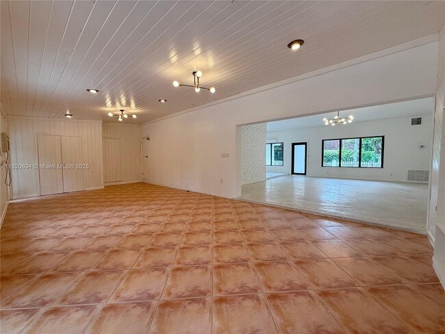 Building Photo - 7132 SW 65th Ave