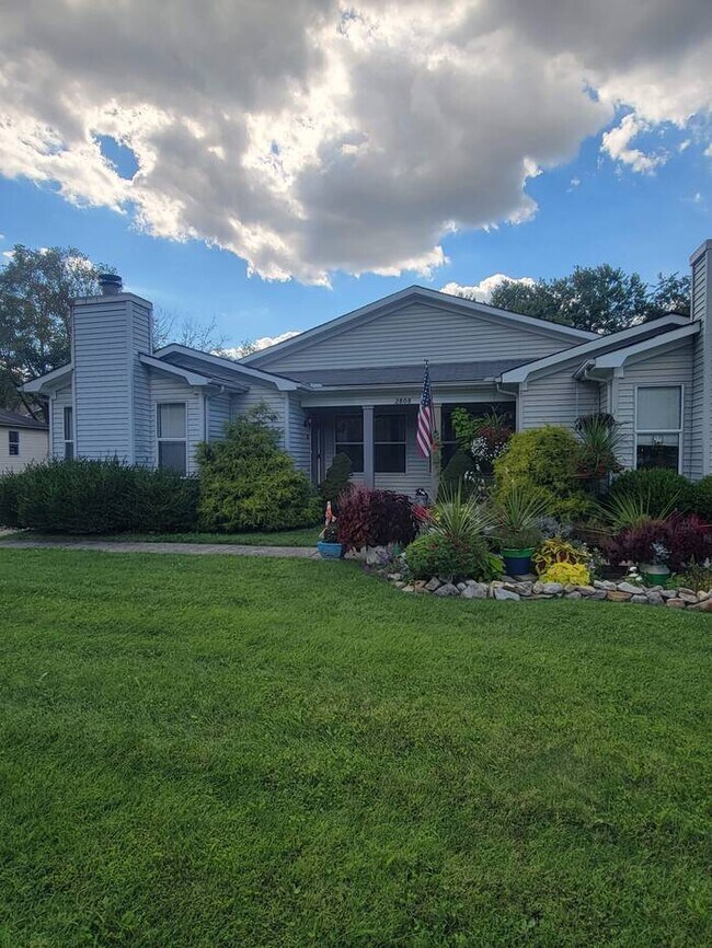 Building Photo - 4 Bed, 2 Bath duplex off of Westport Road