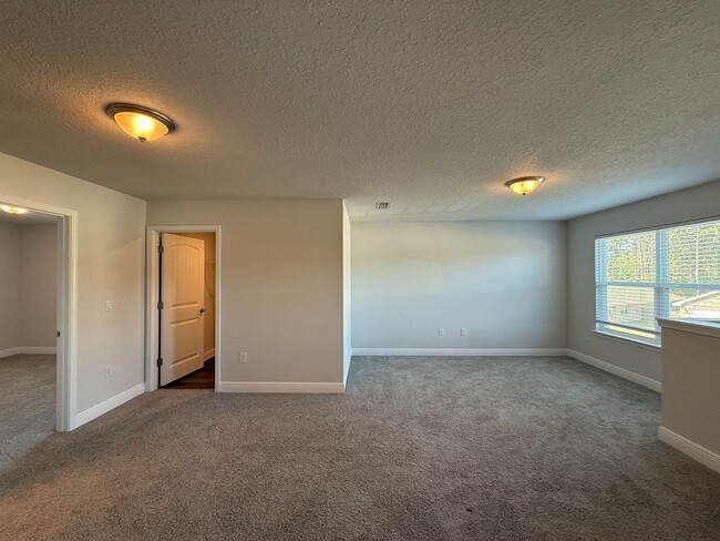 Building Photo - 4 Bedroom 2.5 Bath Home in Nautical Landin...