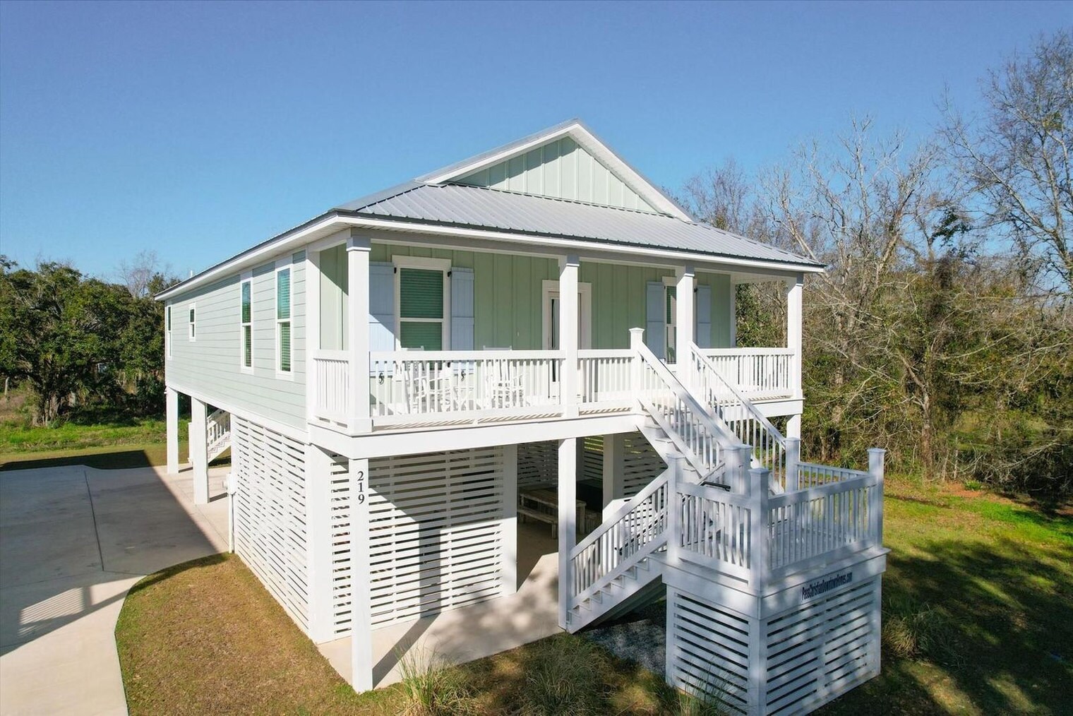 Building Photo - 219 Demetz Ave