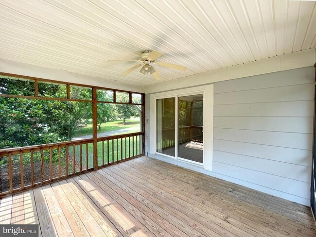 Building Photo - 40865 Spring House Ln