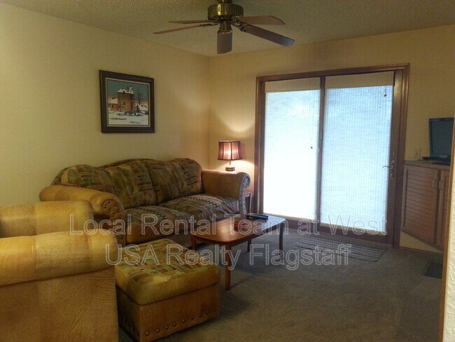 Building Photo - 5701 N Villa Cir