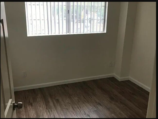 Building Photo - 1122 N Columbus Ave