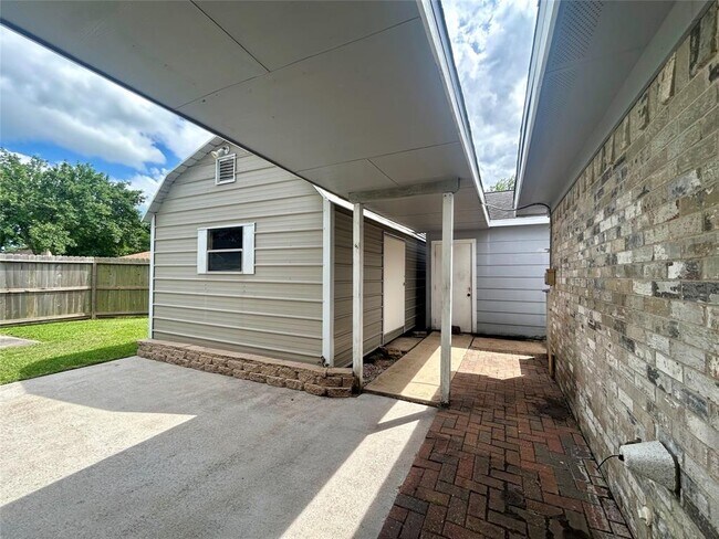 Building Photo - 2711 Laurel Creek Way