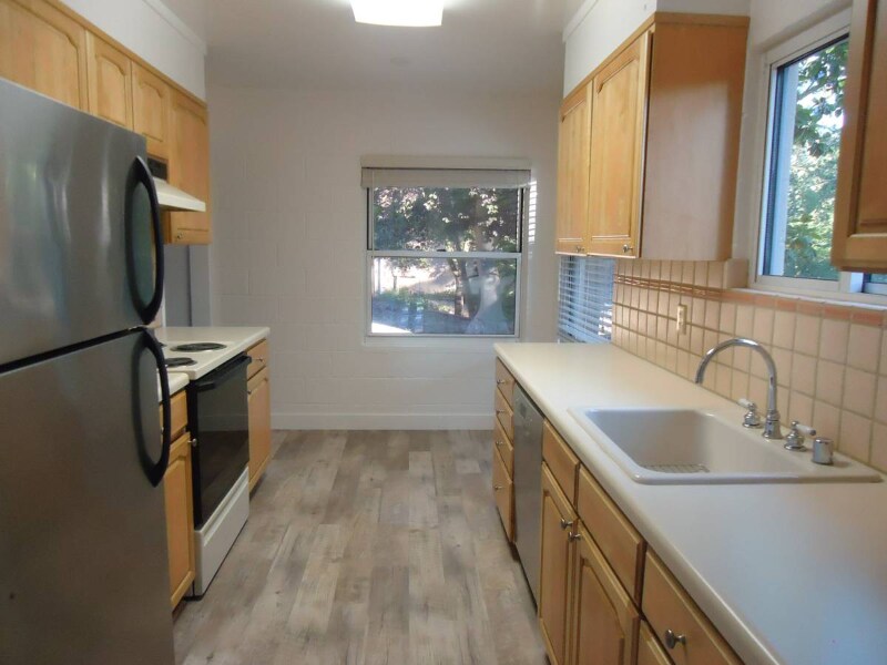 Building Photo - 1449 Portola Rd