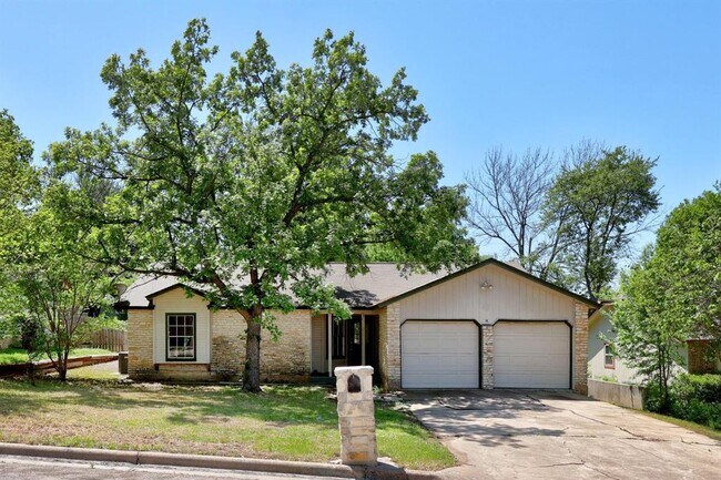 Building Photo - 2304 Silver Spur Dr