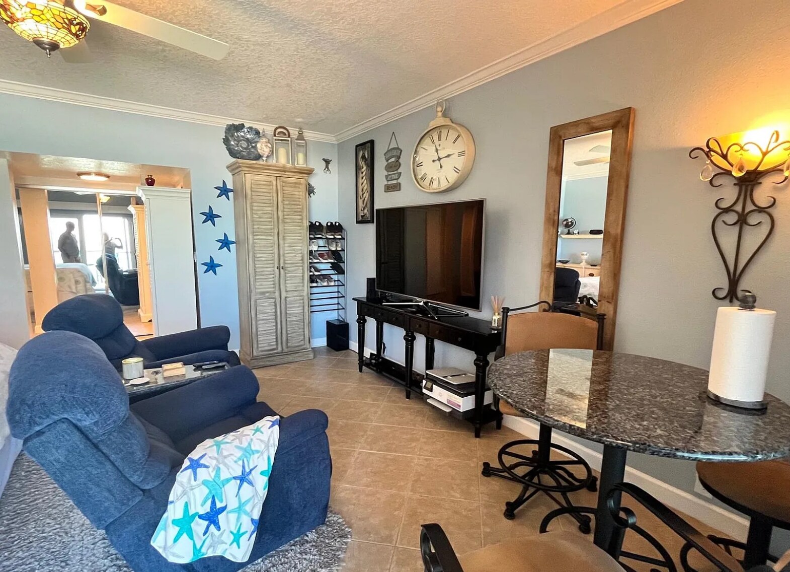 Building Photo - 880 Mandalay Ave