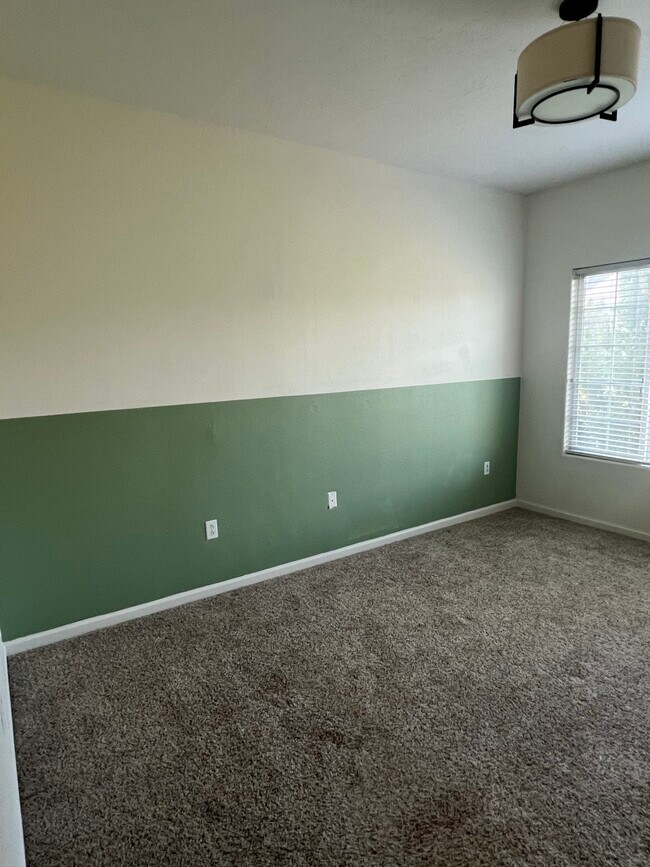 Building Photo - 5427 S Dover St