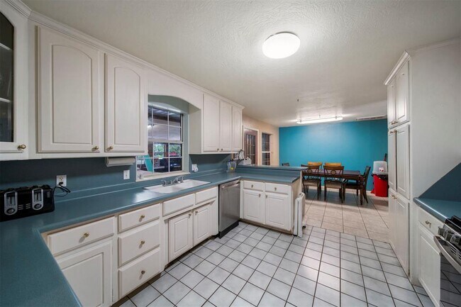 Building Photo - 1829 Ranchwood Dr