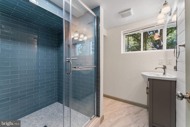 Building Photo - 6107 44th Ave