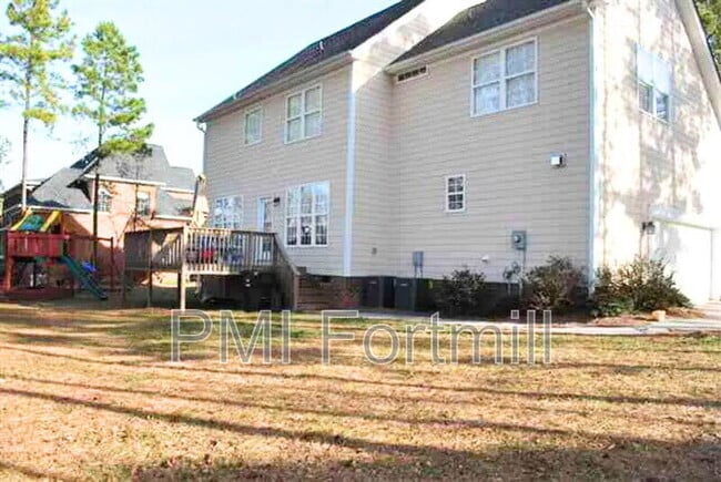 Building Photo - 2011 Hayes Dr