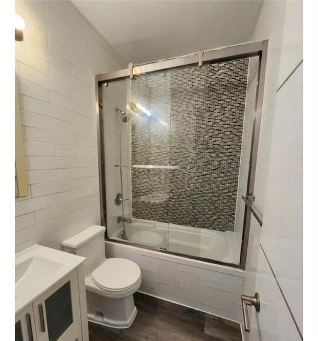 Building Photo - 156 Norwood Ave