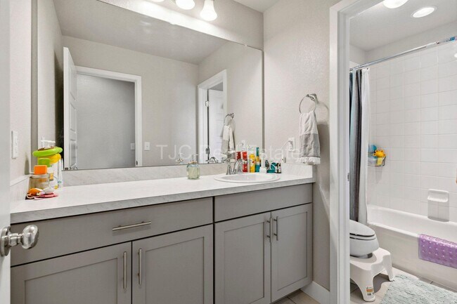 Building Photo - 8890 Yates Dr