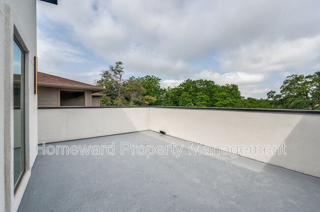 Building Photo - 2343 Hondo Ave