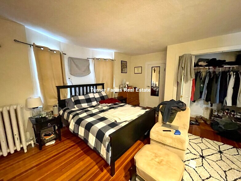 Building Photo - 10 Evergreen Ave